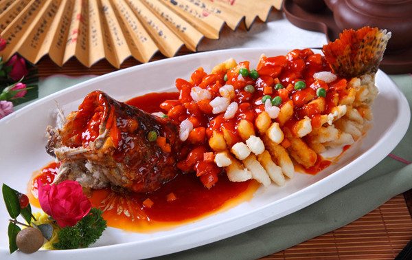 苏州江南水乡必吃美食：松鼠桂鱼的历史与做法(图2)