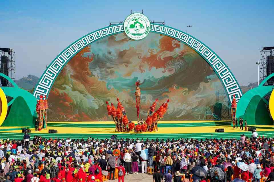 第九届全国新农村文化艺术展演启幕(图1) 第九届全国新农村文化艺术展演启幕(图1)