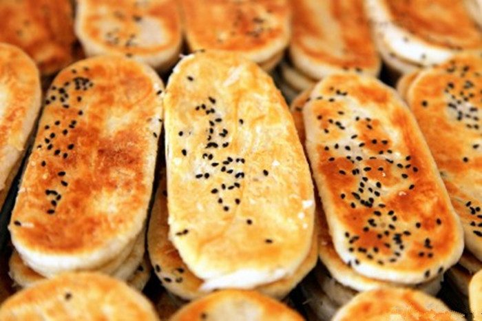 千年水乡古镇传统名点——袜底酥(图2)