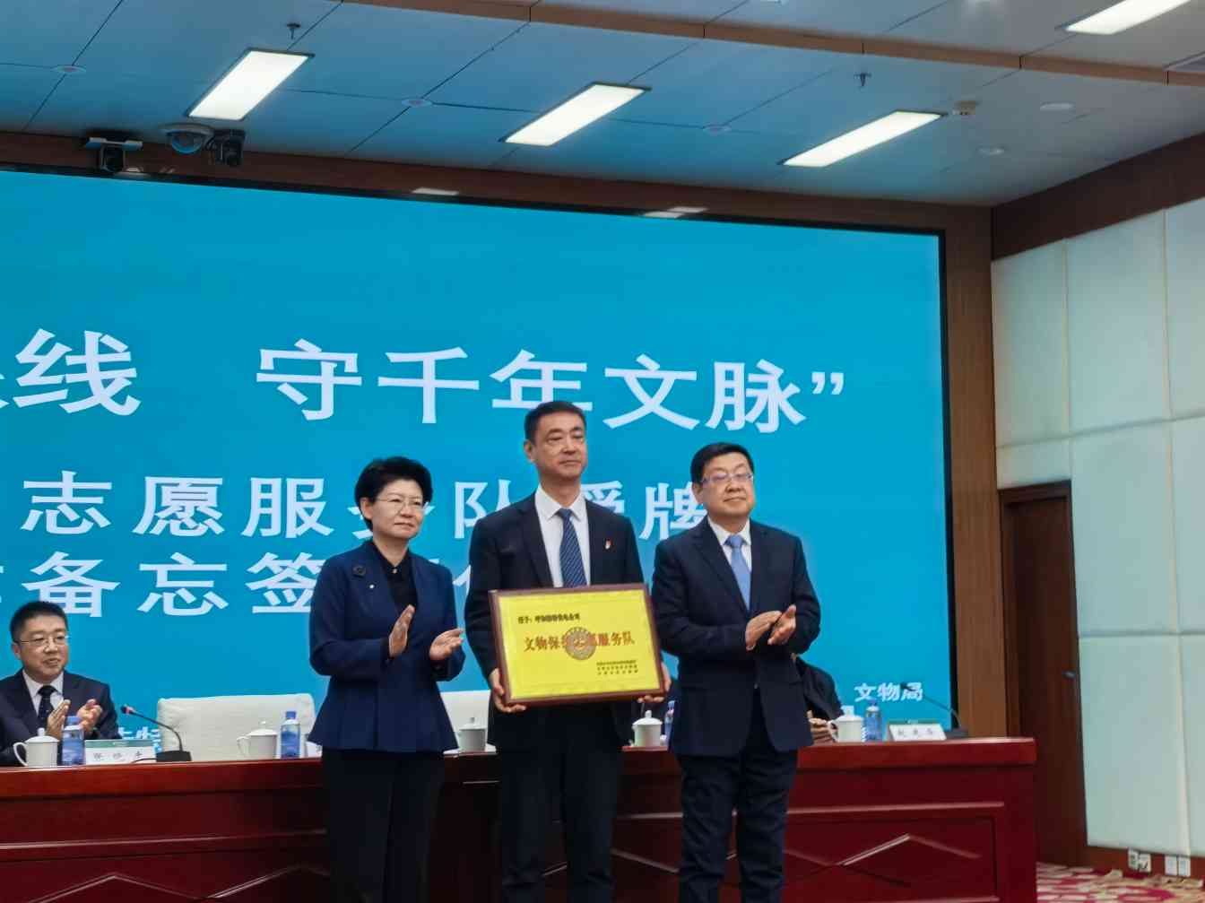 电力巡线员化身文保志愿者，跨界守护草原文化遗产(图1)